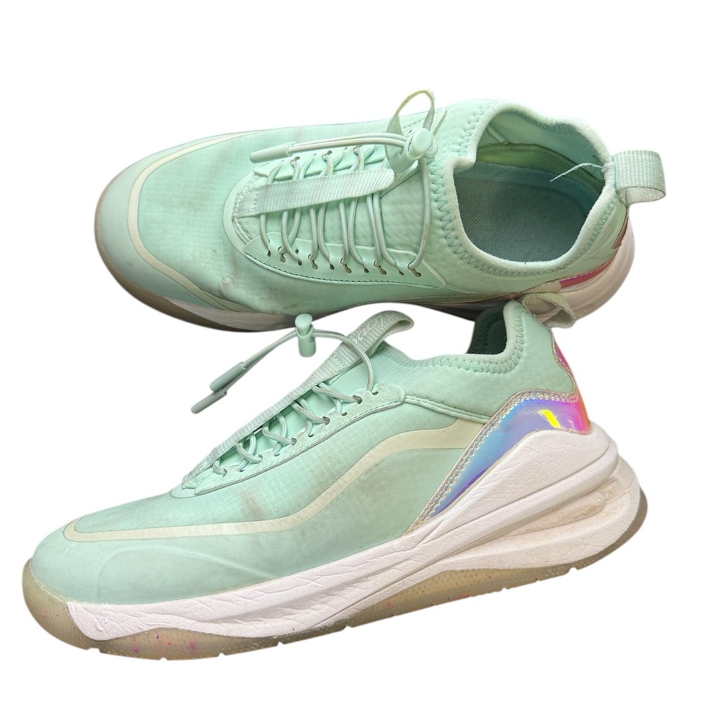 Clove sneakers